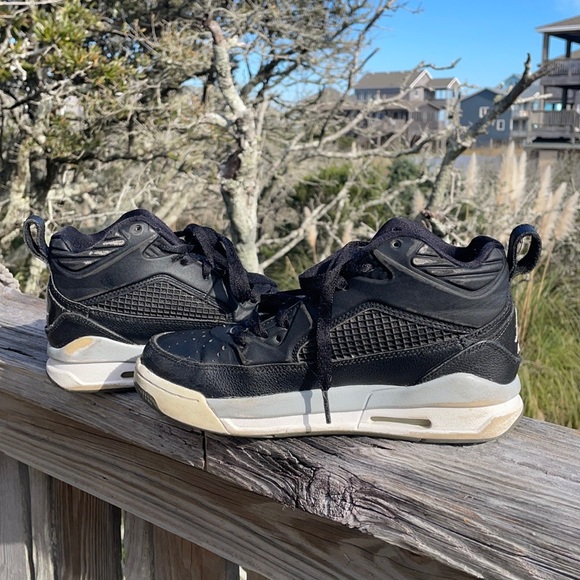 Nike Air Jordan’s size 4.5 youth - Picture 3 of 6
